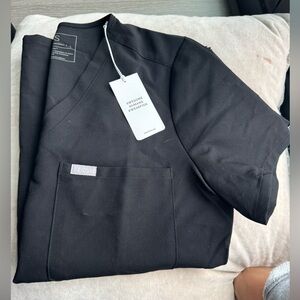 BNWT figs Catarina sz L black